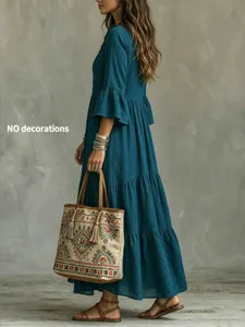 Vintages V-Ausschnitt gestuftes Langarm Maxikleid mit boho bestickter Segeltuchtasche.