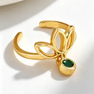 Goldfarbene Zehenring mit hohlem Lotus und grünem Edelstein Anhänger, verstellbar.