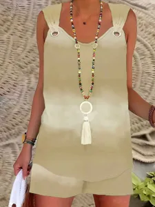 Set estivo da donna stile bohémien con top senza maniche e pantaloncini sfumati.