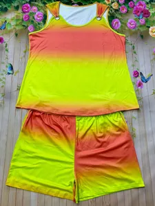 Set estivo da donna con top senza maniche e pantaloncini con sfumatura di colore