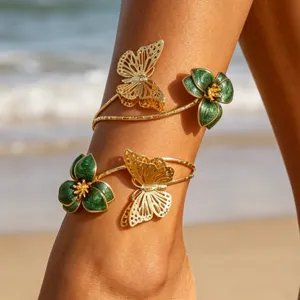 Bracelet de cheville papillon dore et fleur emaille verte bijoux de plage vacances