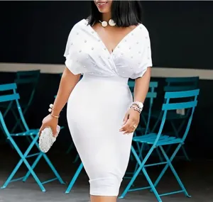 Elegantes weißes V-Ausschnitt Midi-Kleid mit Perlenverzierung für Damen Party Club.