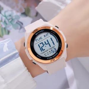 Orologio sportivo digitale rosa SKMEI con lunetta dorata, orologio da polso impermeabile.