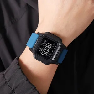 Montre numérique étanche SKMEI pour homme avec boîtier carré et bracelet sport bleu élégant.