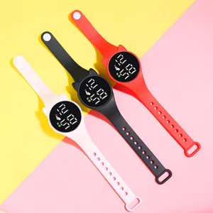 Simpatico orologio elettronico LED con orecchie di gatto per studenti, impermeabile.