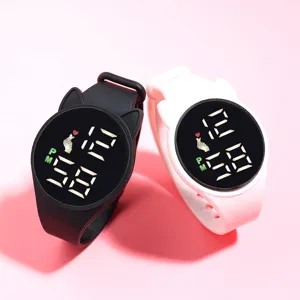 Orologio elettronico a LED impermeabile per studenti con design a orecchie di gatto e touchscreen.