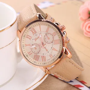 Elegante Damen Quarzarmbanduhr mit stilvollem Roségoldgehäuse und beige Lederarmband.
