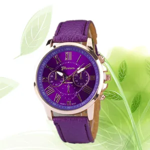 Damen Uhr mit lila Lederarmband und Quarzwerk, Roségold Gehäuse sowie römischem Zifferblatt.