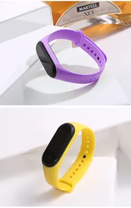 Smartwatch Fitness Armband Detailansicht, bunte Silikonarmbänder für Sport und Alltag.