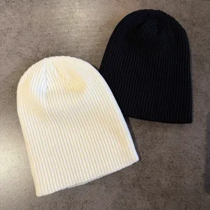 Einfarbige Rippstrick Mütze, dicke warme Wintermütze für Damen und Herren Streetwear Stil.