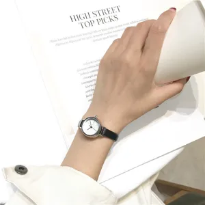 Dames kleine ronde wijzerplaat quartz horloge met zwarte lederen band elegante horloge