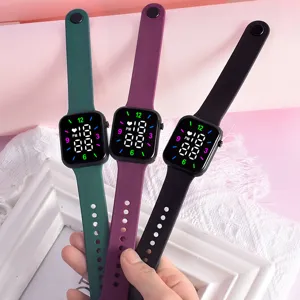 Reloj electrónico digital LED multifuncional con correa de silicona colorida cuadrada.