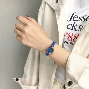 Elegante dames quartz horloge met blauwe lederen band en kleine ronde wijzerplaat voor dagelijks.