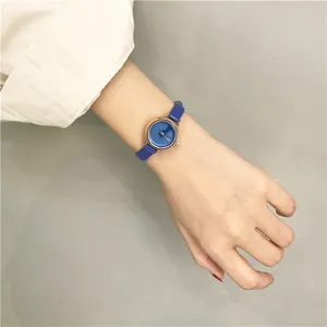 elegante minimalistische blauwe lederen band quartz horloge met kleine wijzerplaat