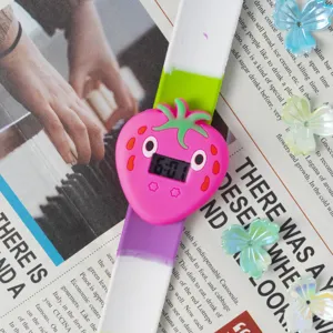 Süße Cartoon Erdbeere Kinder Elektronische Klappuhr mit Silikonarmband für Jungen Mädchen Alltag