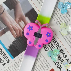 Kinder Cartoon Slap Uhr Detailansicht, süßes Schmetterling Design Elektronikuhr für Jungen.