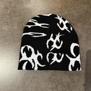 Zwarte en witte gebreide muts voor de winter, stijlvolle hip-hop streetwear warme muts.