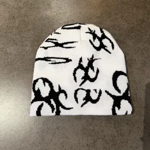 Gebreide muts wintermuts streetwear zwart wit grafische pullovermuts casual warme muts