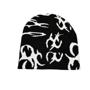 Zwarte en witte gebreide muts voor herfst en winter, comfortabele streetwear stijl.