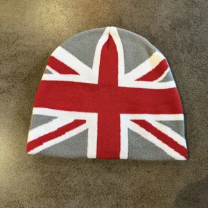 Gebreide muts met Brits Union Jack vlagpatroon voor warme streetwear in de winter.