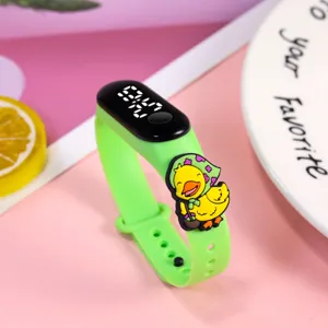 Grüne LED Elektronikuhr für Schüler mit süßem Enten-Anhänger und wasserdichtem Silikonarmband.