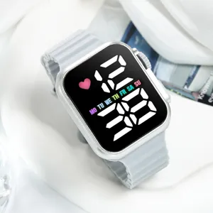 Montre numerique LED carree elegante avec bracelet en silicone gris confortable pour etudiant.