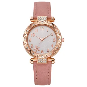Damen Quarzarmbanduhr mit rosa Lederarmband, Roségold Strass Lünette und elegantem Zifferblatt.