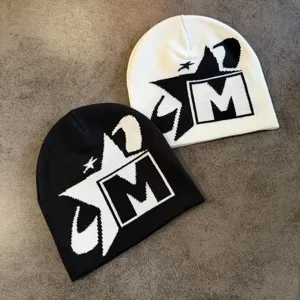 Elegante gorro de punto de invierno con patrón de estrella y letras gorro streetwear cálido