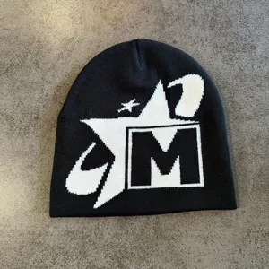 Gorro de punto negro de invierno, elegante gorro de lana cálido con logotipo de estrella.