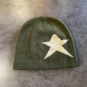 Winter warm knitted beanie hat with stylish star jacquard pattern, soft casual streetwear.