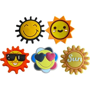 Set από χαριτωμένα charms παπουτσιών PVC ήλιος διακόσμηση τσόκαρων πολύχρωμα αξεσουάρ