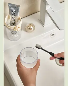 Set di tazze per colluttorio da viaggio portatile con simpatico design a orsetto per spazzolino.