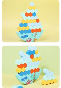 Dettaglio del gioco di equilibrio in legno con blocchi colorati educativi e base a tema.