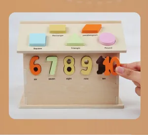 Giocattolo in legno per ordinare forme e numeri, casa educativa di apprendimento.