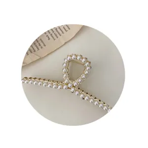 Elegante Perlen Haarklammer mit Kreuz Mond Design, schicke goldene Legierung Haarschmuck.