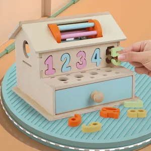 Giocattolo Montessori in legno con numeri forme cassetto e rullo per educazione infanzia.