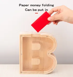 Hucha de madera con forma de letra B y panel acrílico transparente para ahorro de dinero detalle