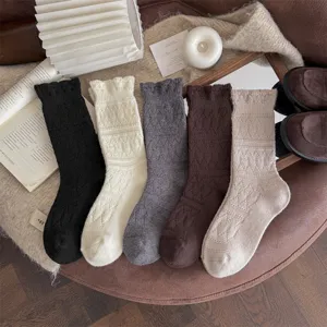 Verdickte retro hohle Wolle Wadenstrümpfe für Damen, gemütliche warme Winter Stiefelsocken.