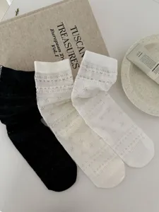 Sheer lace ruffle mid-tube socks for women, breathable summer thin pile socks set.