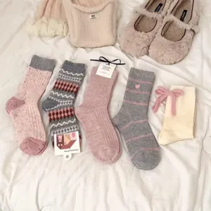 Calcetines Slouch de Mezcla de Lana Cálidos de Invierno para Mujer Lindo Lazo Bordado de Corazón Tubo Medio Estilo INS Coreano Moda Casual