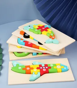 Rompecabezas de madera educativo para niños pequeños con formas de animales y números.