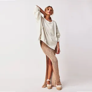 Felpa oversize casual a maniche lunghe con scollo rotondo e lunga gonna in crochet.