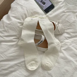 Korean style white ruffle socks with sweet floral buttons, cozy mid-tube ribbed cotton hosiery.