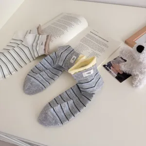 Koreaanse stijl minimalistische gestreepte sokken, comfortabel gekamd katoen schattige sokken.