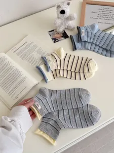 Gestreepte katoenen mid-tube sokken in koreaanse stijl, comfortabele casual zachte sokken.