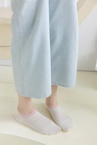 Women summer thin low cut boat socks, pure cotton pink trim white casual invisible socks.