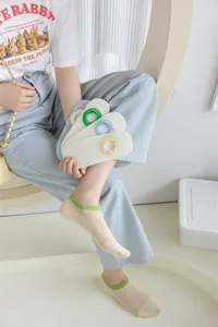 Women shallow mouth invisible socks, breathable anti-slip design, perfect for summer daily wear.