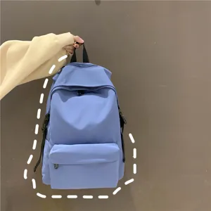 Lässiger einfarbiger Nylon Rucksack Detail, leichlicher Studentenschulranzen, modernes Design.