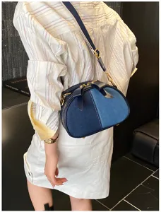 Jeans Umhängetasche mit Schleife, stylisches Farbblock Design für den täglichen Weg.