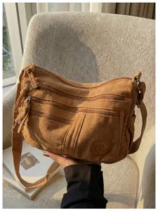 Braune Canvas Mehrfache Taschen Umhängetasche Detail, mit Reißverschluss Fächern und Gurt.